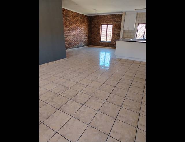 3 BEDROOM APARTMENT FOR SALE IN AMAJUBA PARK